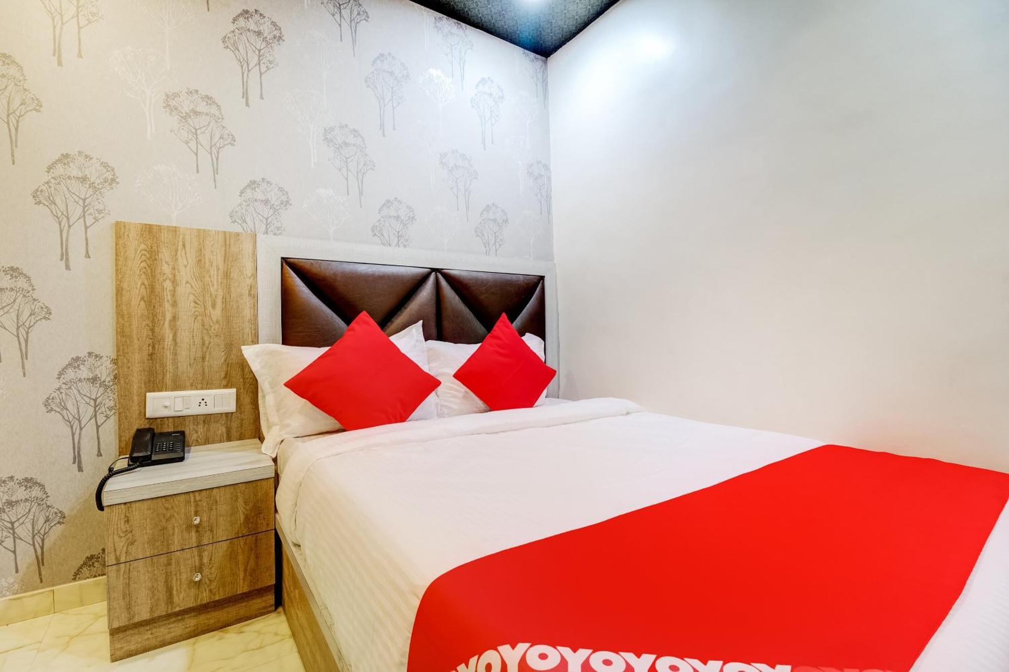 Oyo Flagship Hotel Qubic Mumbai Exterior photo